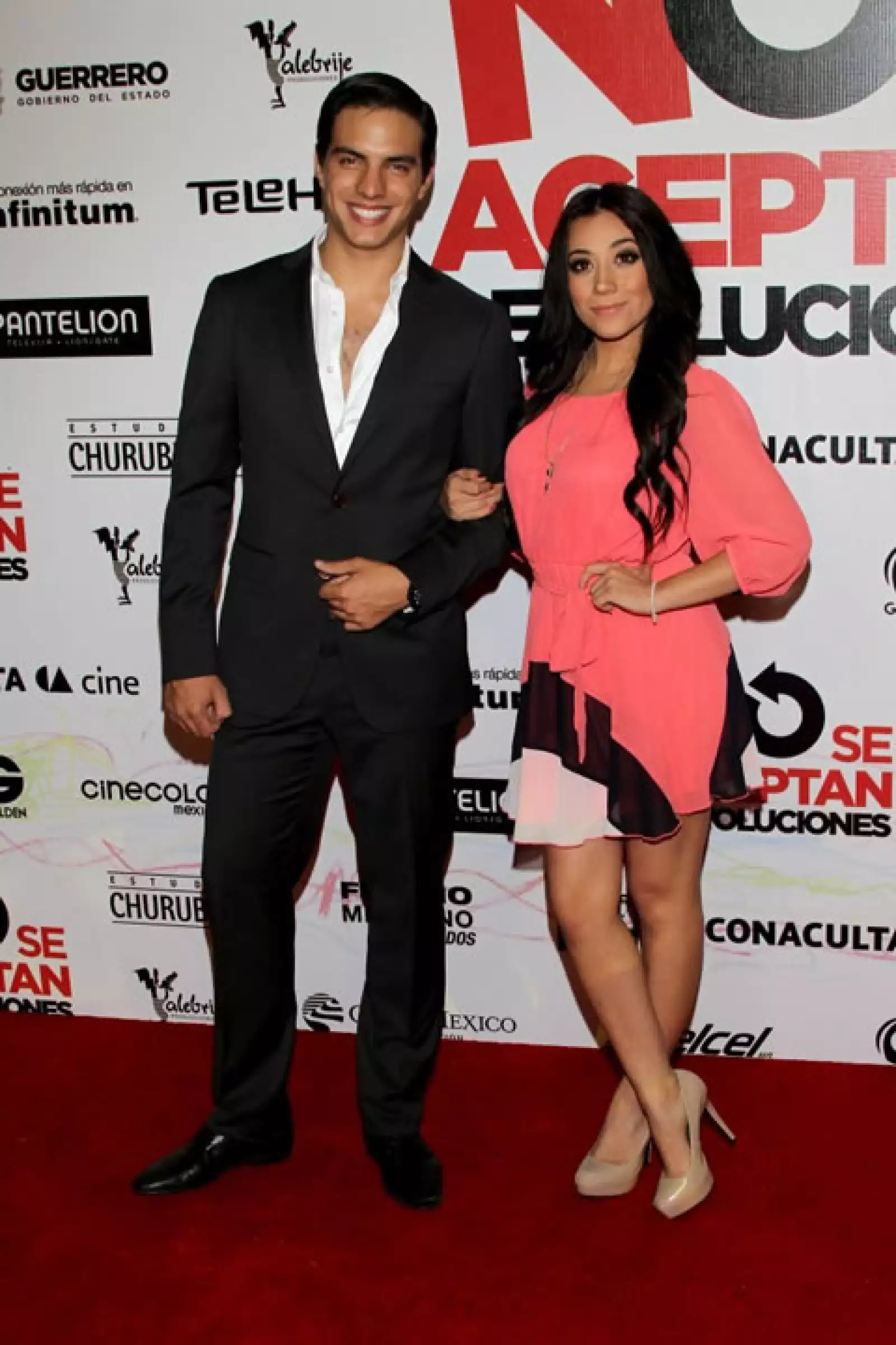 Vadhir Derbez y Jass Reyes.