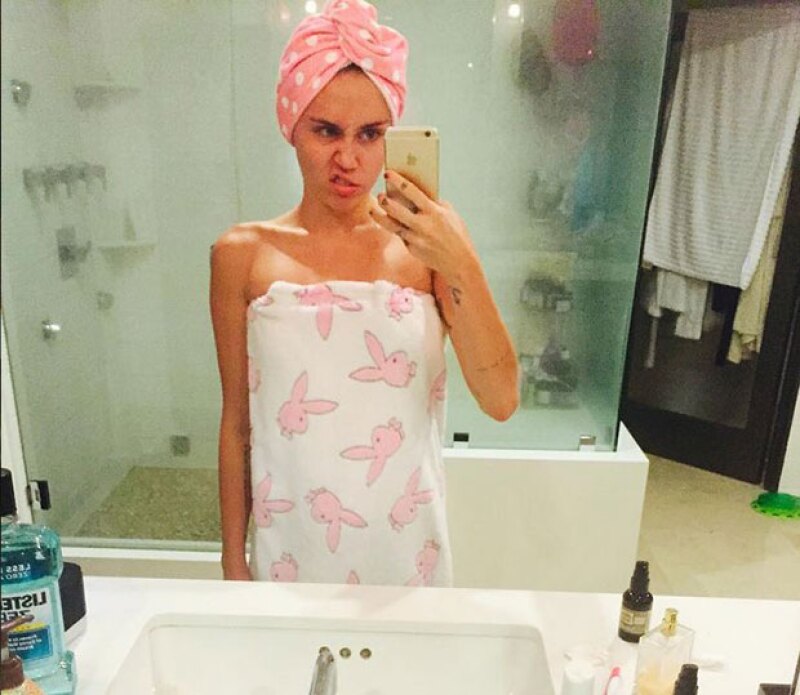 Miley ha publicado recientemente fotografías en solitario o acompañada por otros amigos, desde hace semanas ya no aparece Stella junto a ella.