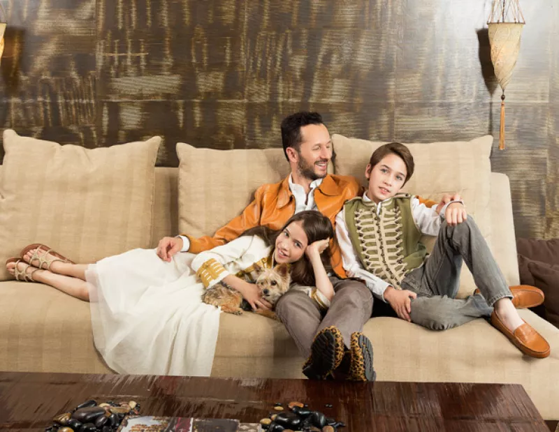 Ya sea por medio de la adopción o un vientre rentado, estos famosos han logrado tener a sus propios hijos. ¿De quiénes te hablamos?