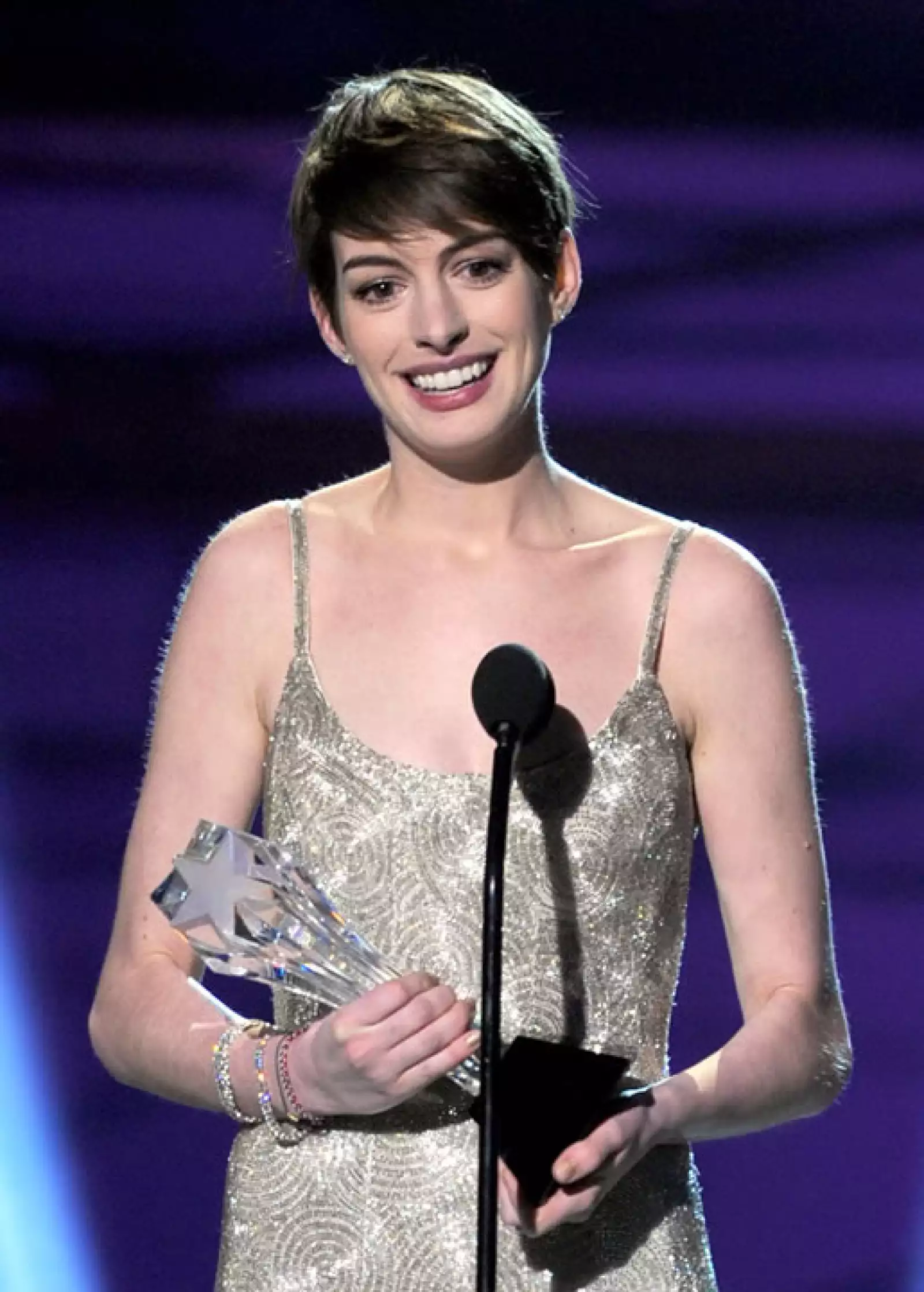 Anne Hathaway ganó Mejor Actriz de Reparto por `Les Miserables´.