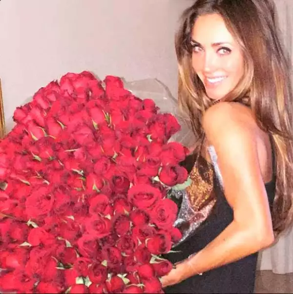 La cantante publicó esta fotografía pasada la media noche.