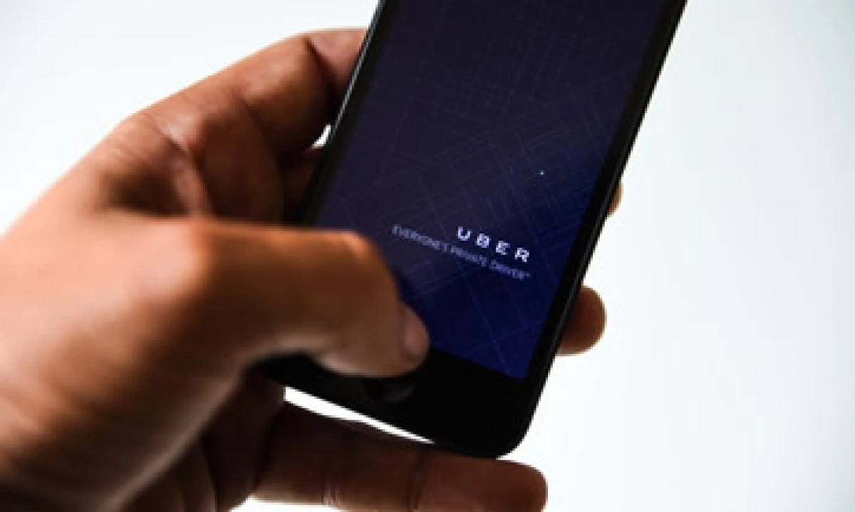 Viajeros de negocios en Estados Unidos prefieren Uber que taxis, según un estudio. (Foto: Getty Images )