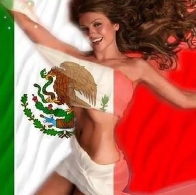 Para apoyar a la Selección de México en el partido contra Brasil, la cantante compartió un montaje de ella cubriéndose con la bandera mexicana.