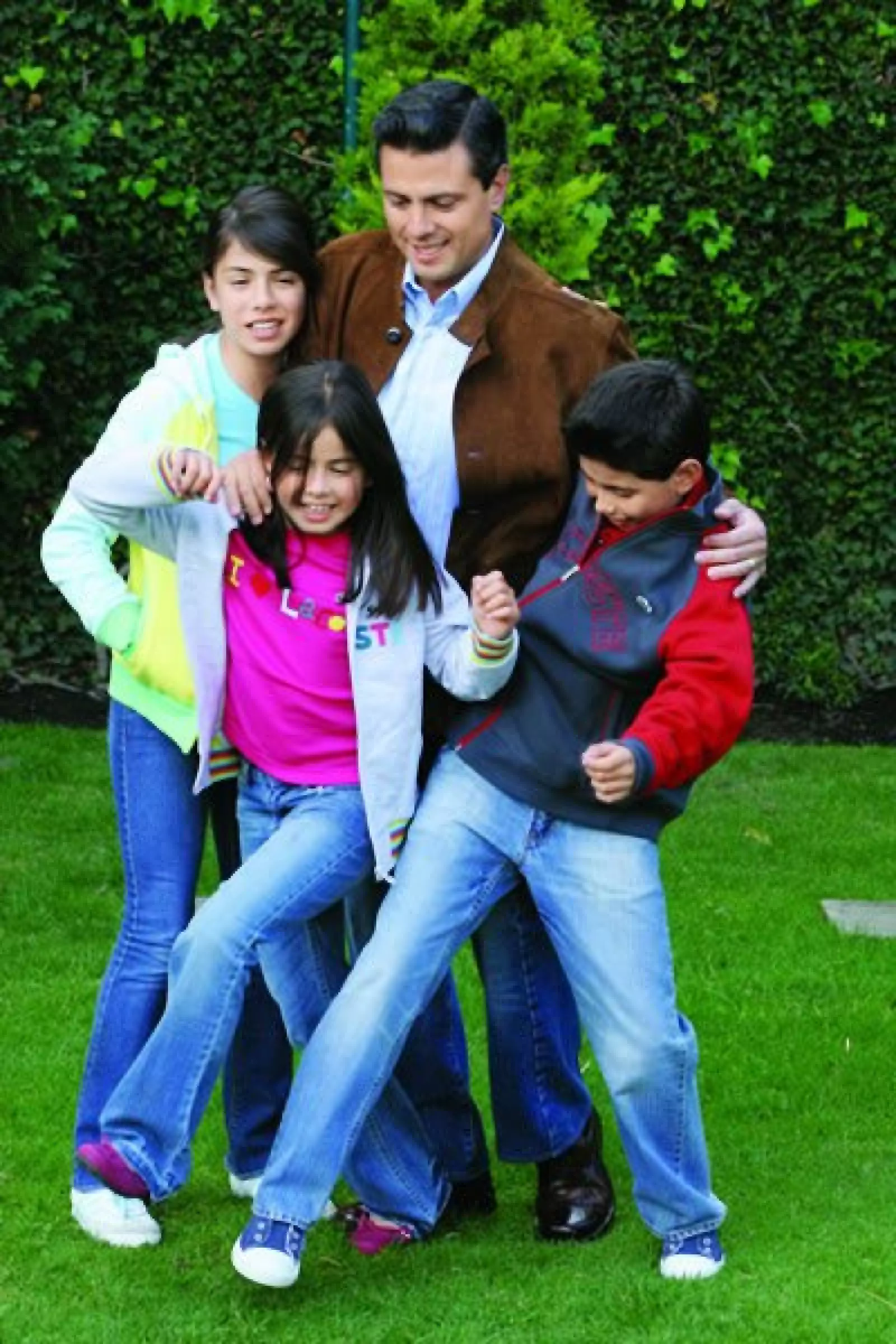 DespuÃ©s de la muerte de MÃ³nica Pretelini, Enrique se encargÃ³ de sus hijos, pero ahora ya tienen la figura materna que necesitaban.