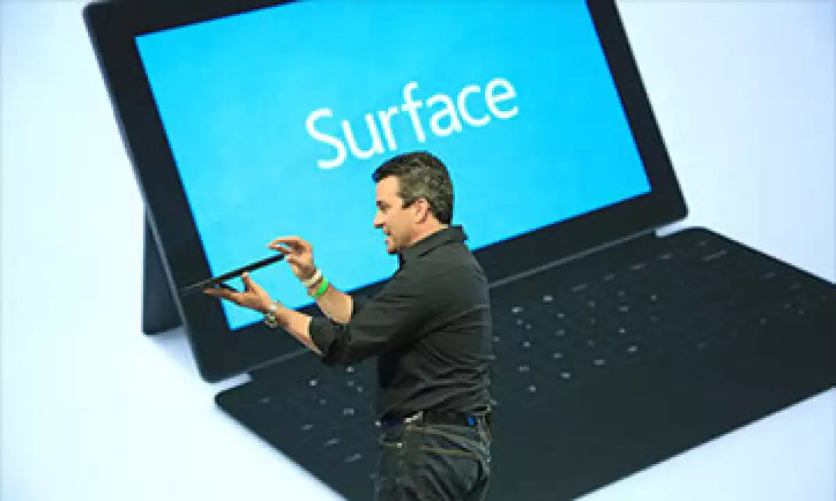 Mike Angiulo, vicepresidente de ecosistemas de PC, presentó Surface el lunes 18 de junio.  (Foto: Cortesía CNNMoney)