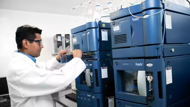 Con el uso de PLC se comprueba que funciona el activo químico de los medicamentos.