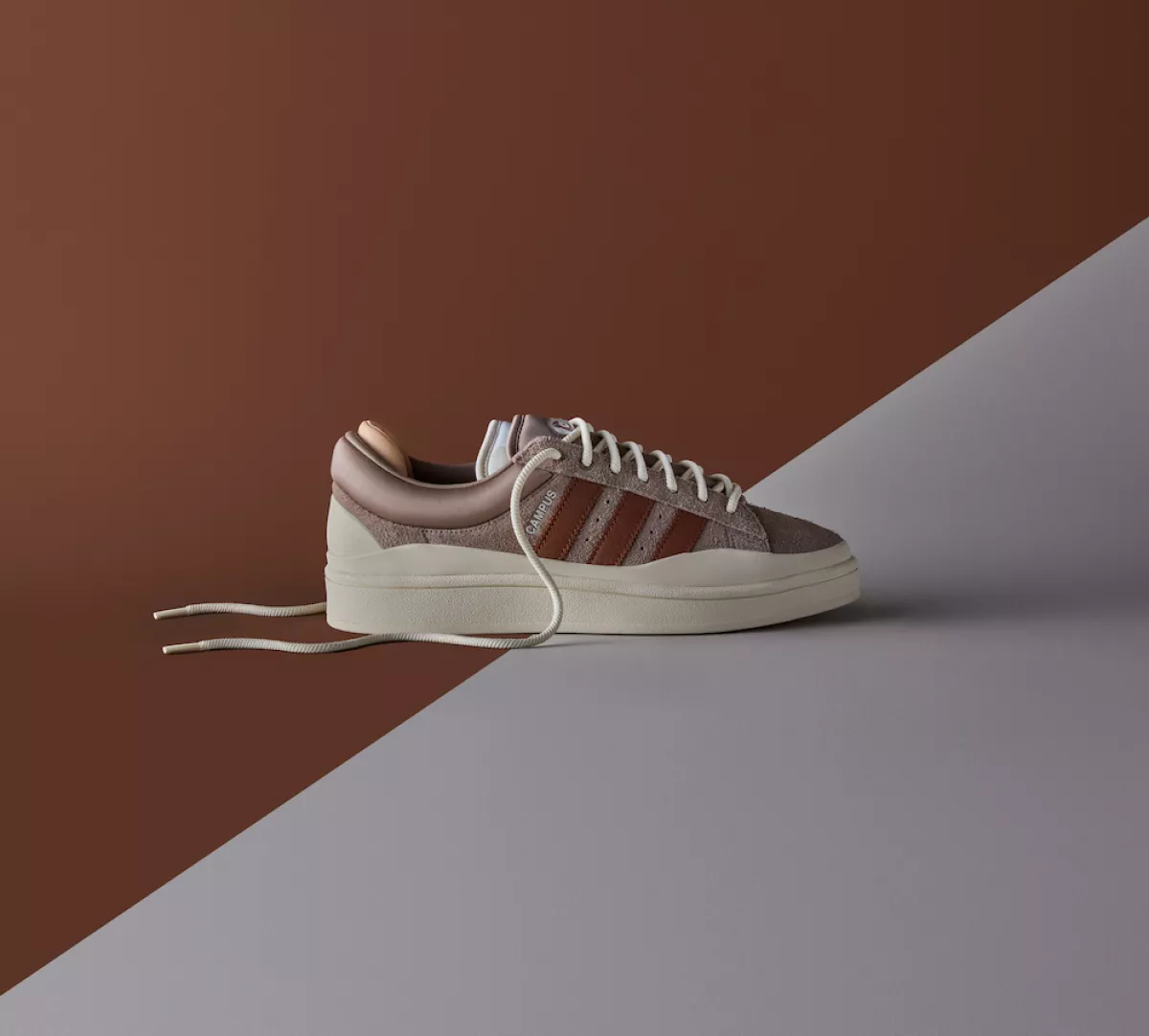 Nuevos tenis de Bad Bunny con Adidas. 