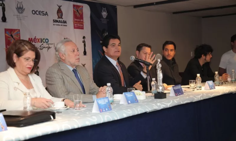El propósito es impulsar el puerto como destino turístico, aseguran el gobernador López Valdez y Luis de Llano.