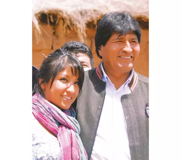 La hija del presidente de Bolivia se solidariza con las causas sociales igual que su papá.