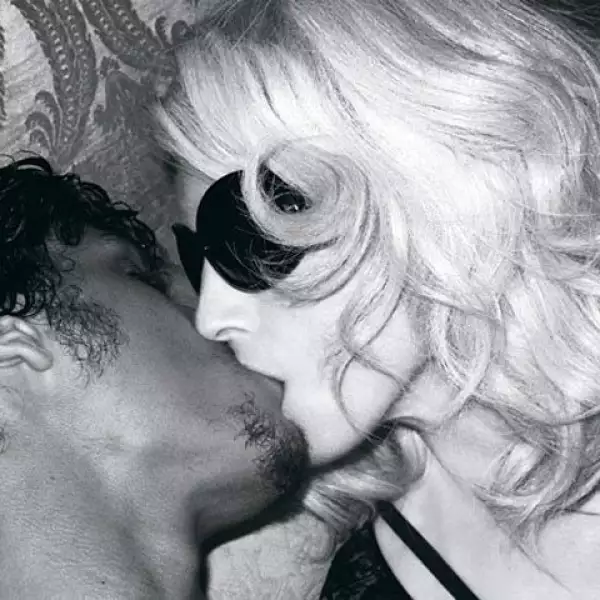 Madonna conoció a Jesús cuando vivió en Río de Janeiro con su gira "Sticky and Sweet". Tras el "flechazo", la diva invitó al joven a San Pablo.