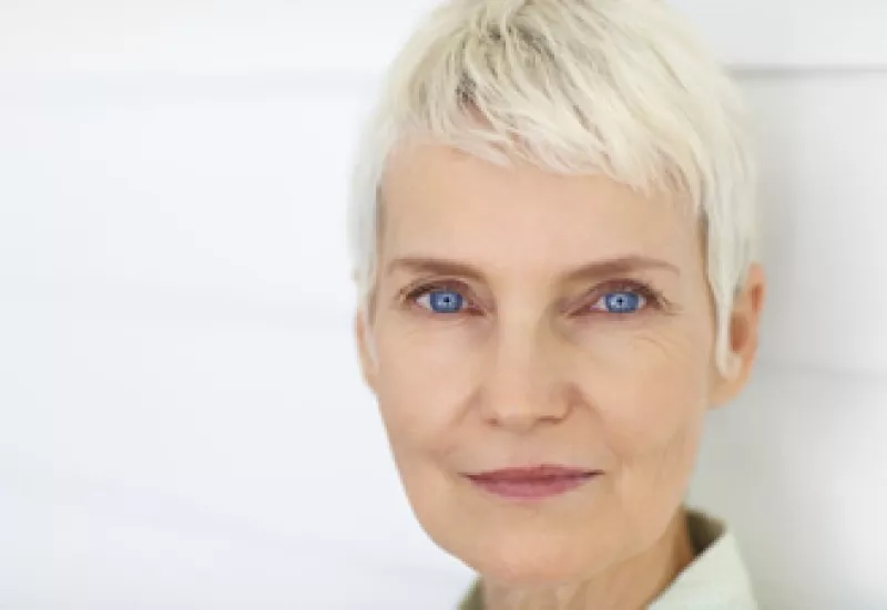 La edad mínima para recibir dinero del Seguro Social en EU es 62 años, pero se penaliza por no esperar hasta los 66. (Foto: Photos to go)