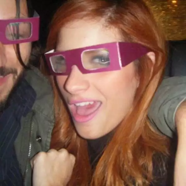 La regia de 22 años subió las fotos al Facebook, pero cinco minutos después las quitó del sitio. Sin embargo, ahora están dando mucho de qué hablar.