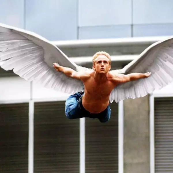 Ben Foster como Angel, qué podemos decir...como caído del cielo.