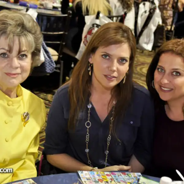 Reyna López, Roberta Sada y Bárbara de Amador