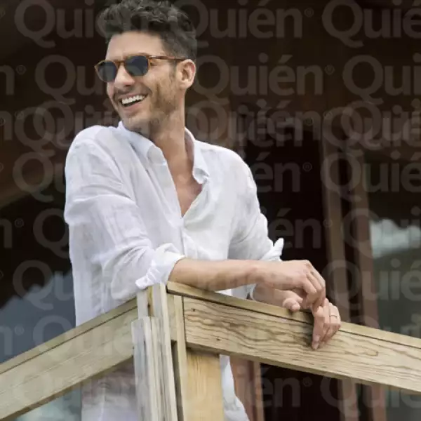 Erick Elías (Camisa y pantalones: Hackett.)
