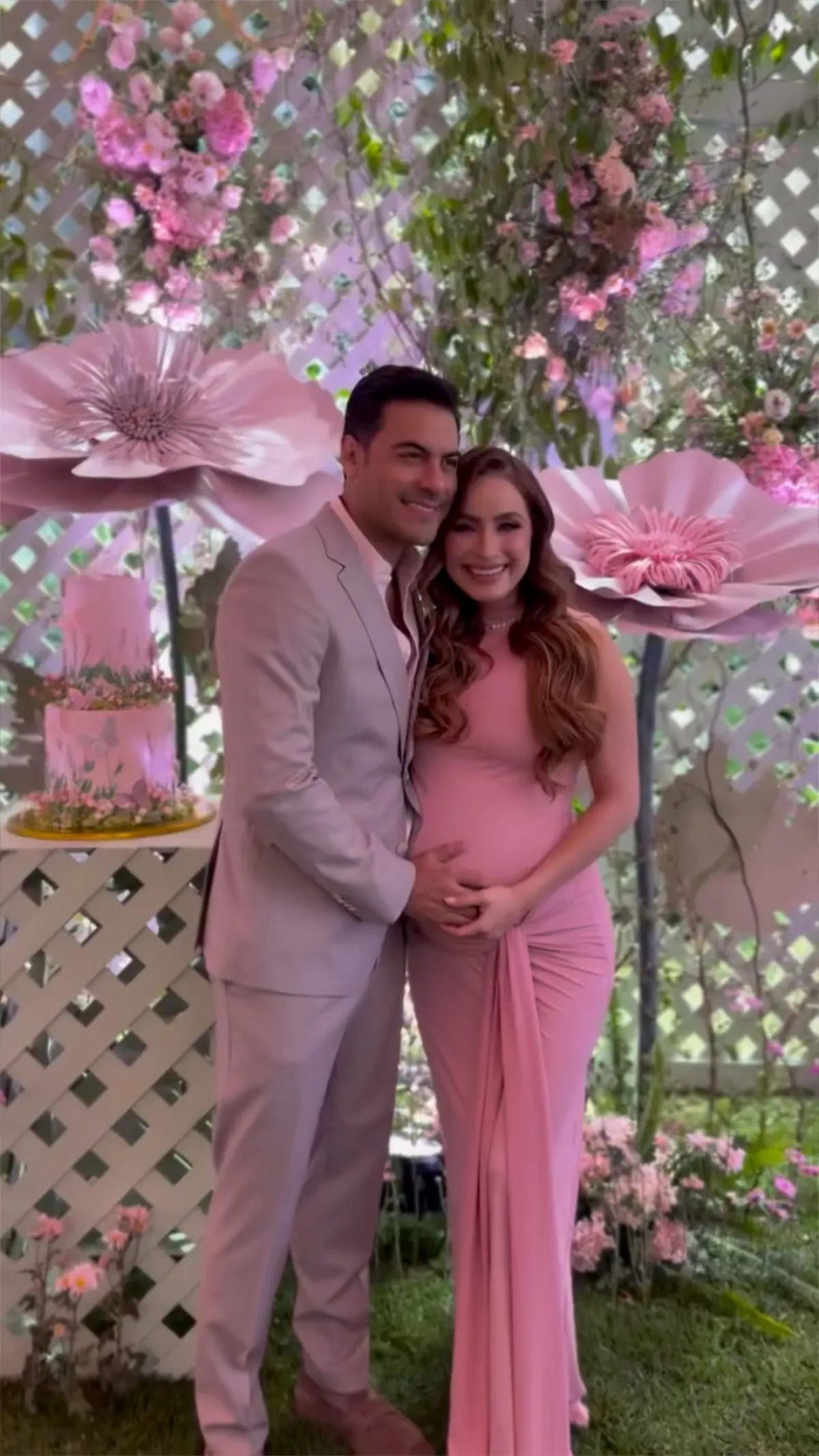 Carlos Rivera y Cynthia Rodríguez organizaron un lujoso baby shower por la llegada de su hija, María
