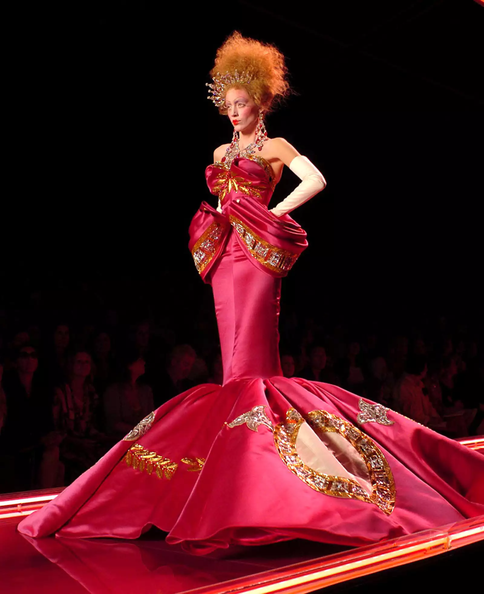 CHRISTIAN DIOR COLLECTION FASHION SHOW, AUTUMN / WINTER 2004 / 2005, PARIS, FRANCE - 06 JUL 2004