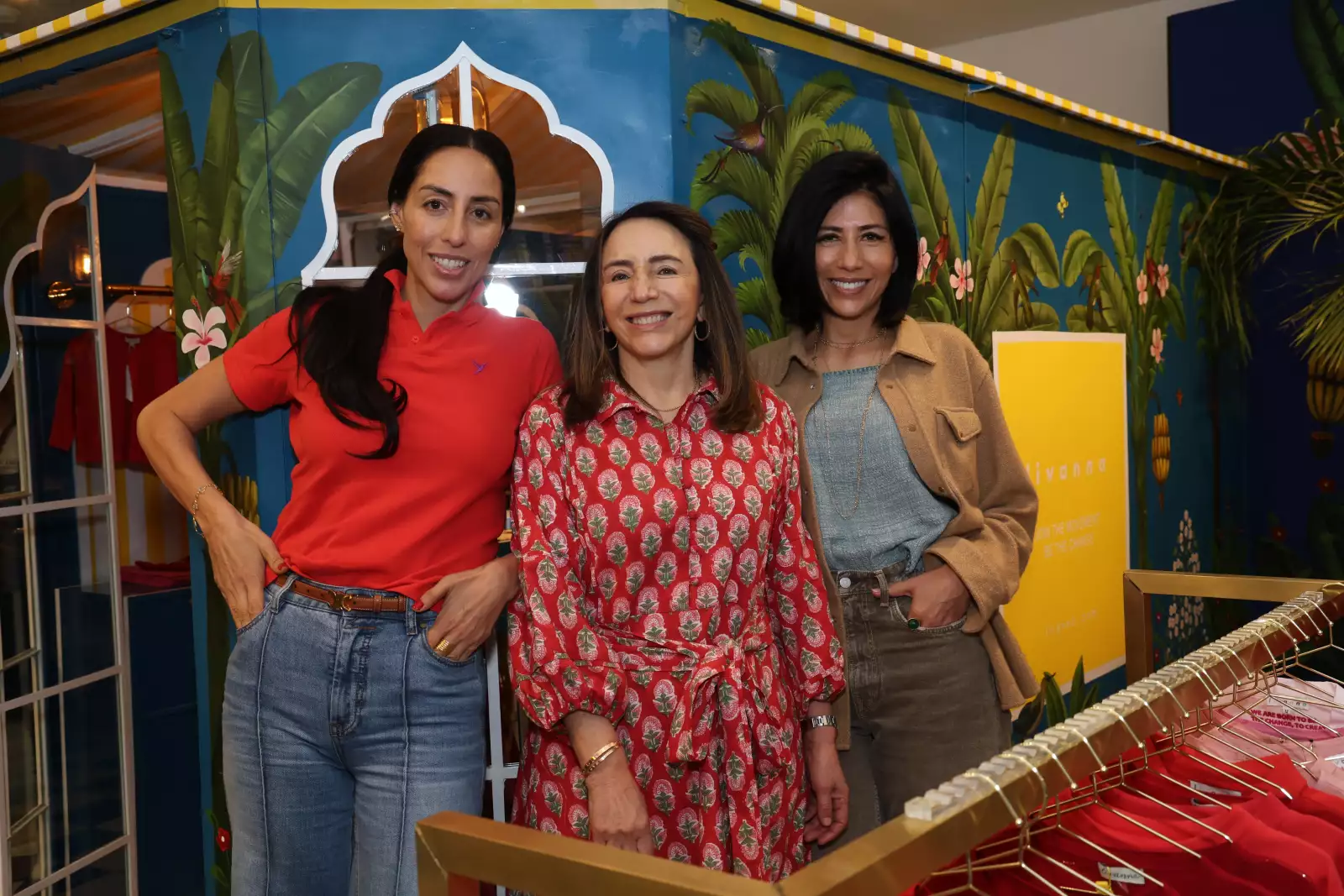 Melissa Flores , Aurora Alcántara Rojas y Claudia Flores 