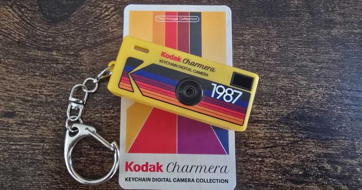 80'lerin nostaljisini canlandıran mini dijital fotoğraf makinesi