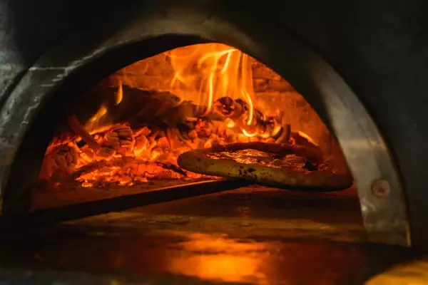 Horno de pizzas listo para cocinar