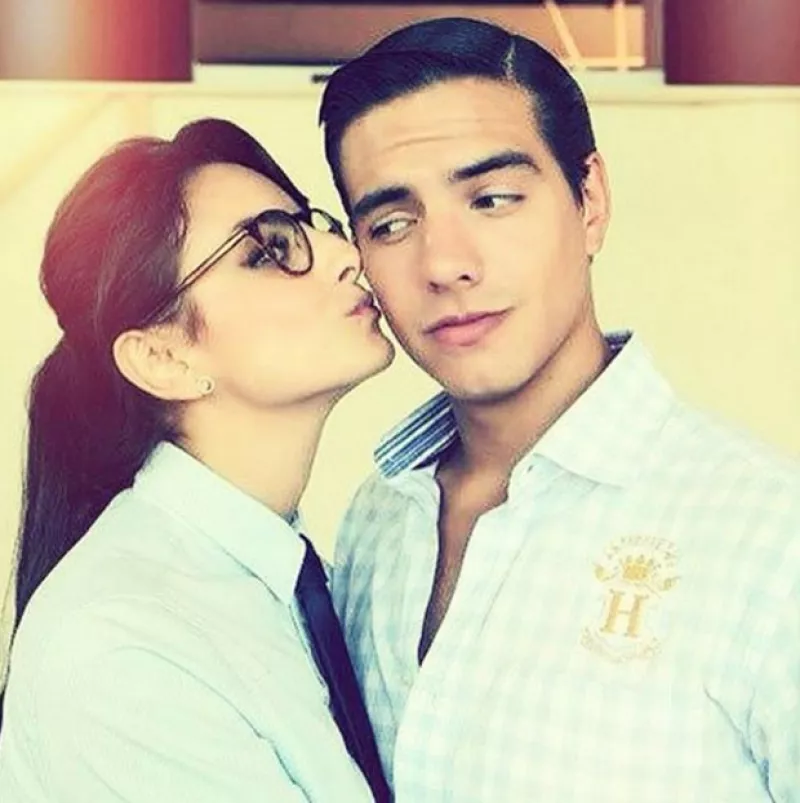 Después de que se diera a conocer que la actriz se uniría en matrimonio con Mauricio Ochmann, su hermano no ha perdido la oportunidad de felicitarla a través de las redes sociales.