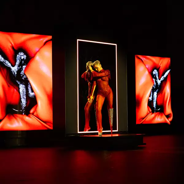 performance_1080x1080_0001_iuliamatei_louboutin_performance_-10.jpg