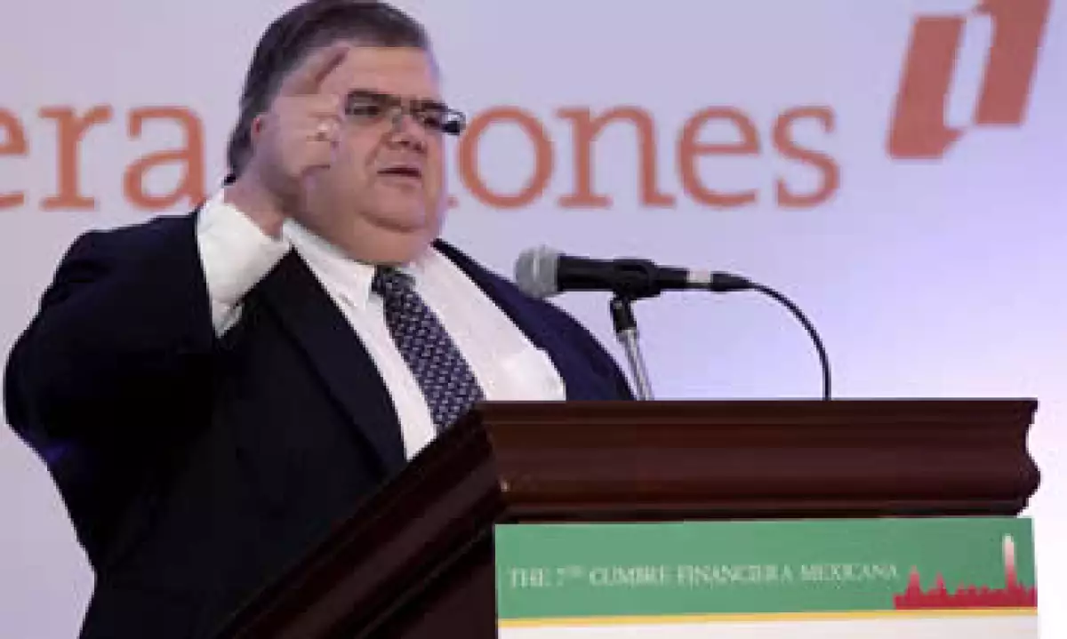 Para llegar a una solución definitiva y rápida, los países deben tomar acciones dolorosas, pero necesarias, dijo Carstens. (Foto: Notimex)