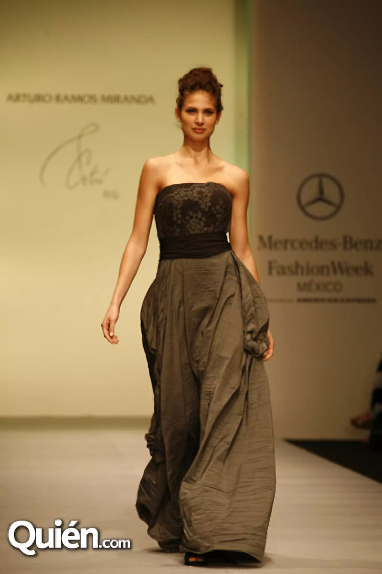 Desfile Arturo Ramos