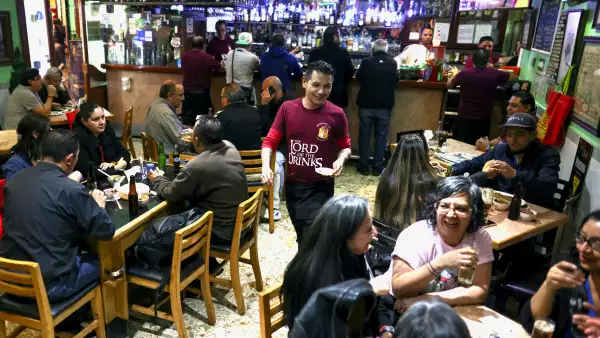 lo-que-esta-en-juego-con-la-propuesta-de-regular-las-propinas-en-mexico