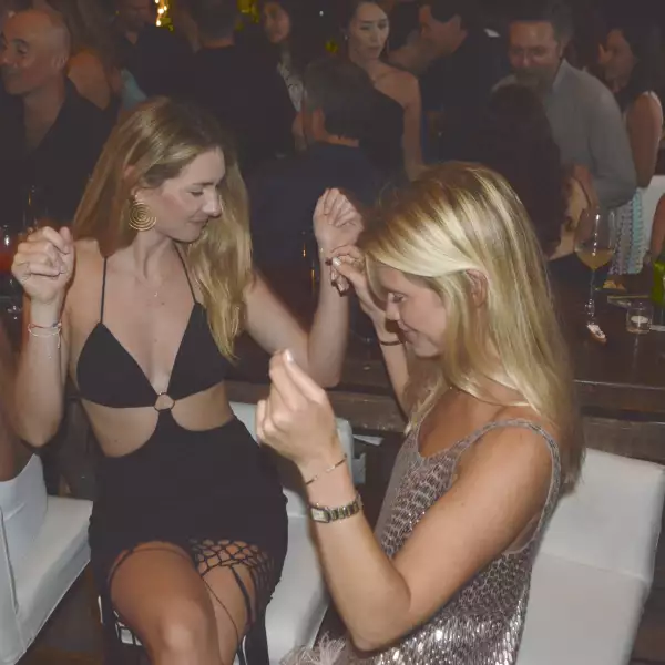 Haley Zidik y Antonella Vera