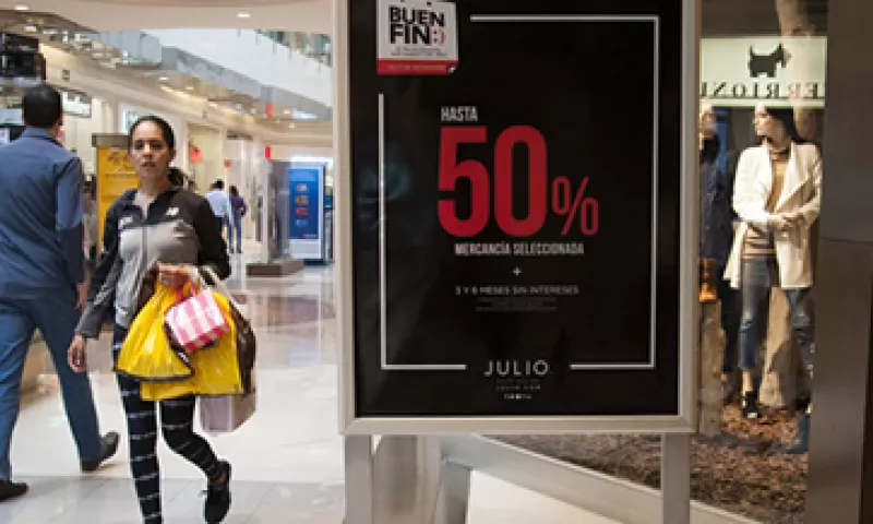Las tiendas ofrecen diversas promociones para los consumidores durante El Buen Fin. (Foto: Cuartoscuro )