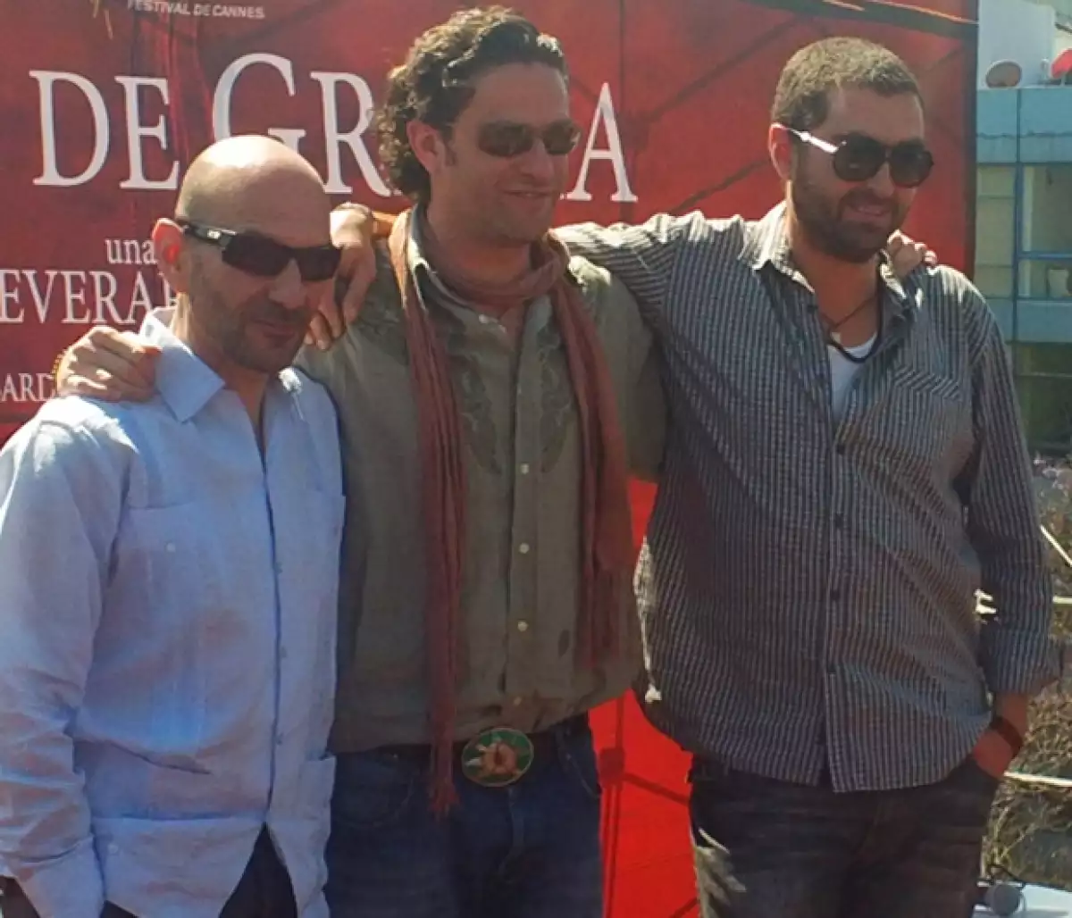 Hervé Schneid, Everardo Gout y Luis Sansans, fotógrafo de la cinta, durante la conferencia de prensa.