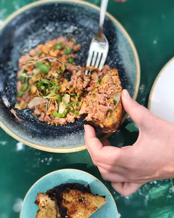 Carne tártara. Mercedes Bernal