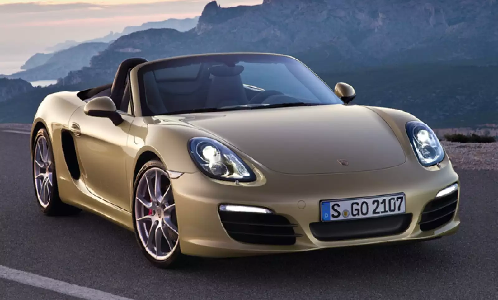 La firma teutona presenta este modelo, conjunción de las palabras Boxer-Roadster, que presenta novedades en todos los aspectos por primera vez desde su debut en 1995.