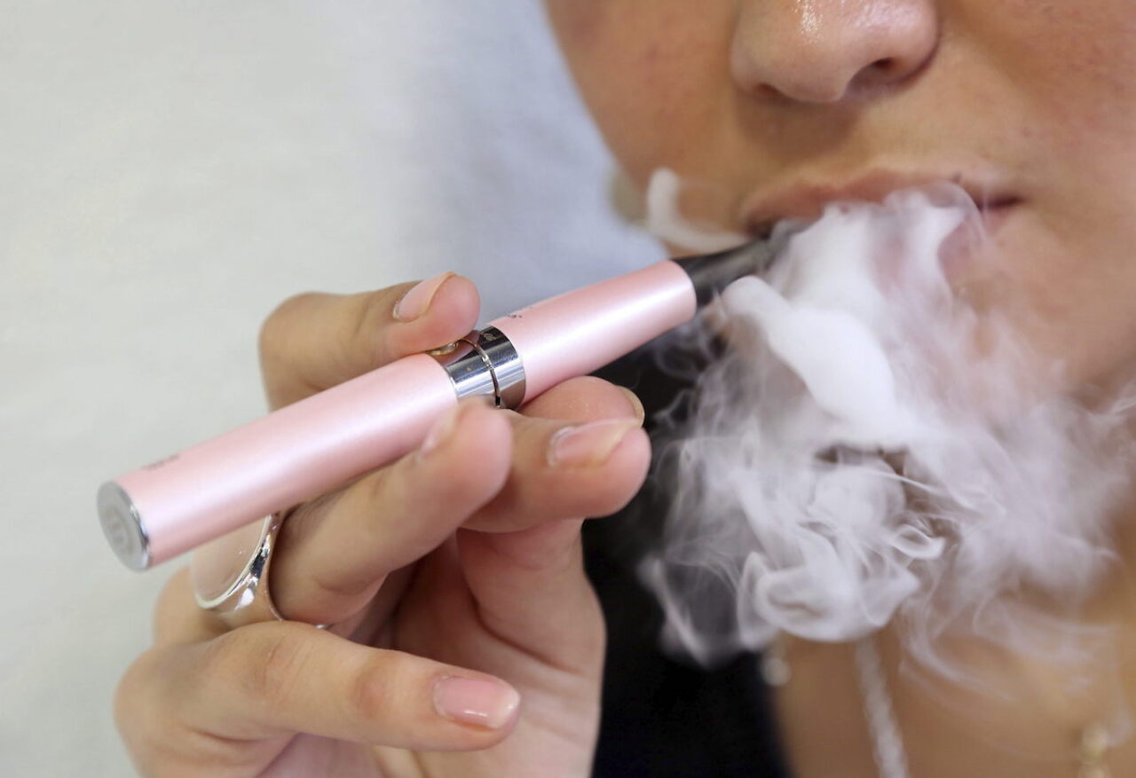 es mejor vapear que fumar para el medio ambiente Cuál será futuro la industria del vapeo y el cigarro electrónico? FLAVOR:Strawberry Blast Year_2007 menthol vuse pods banned