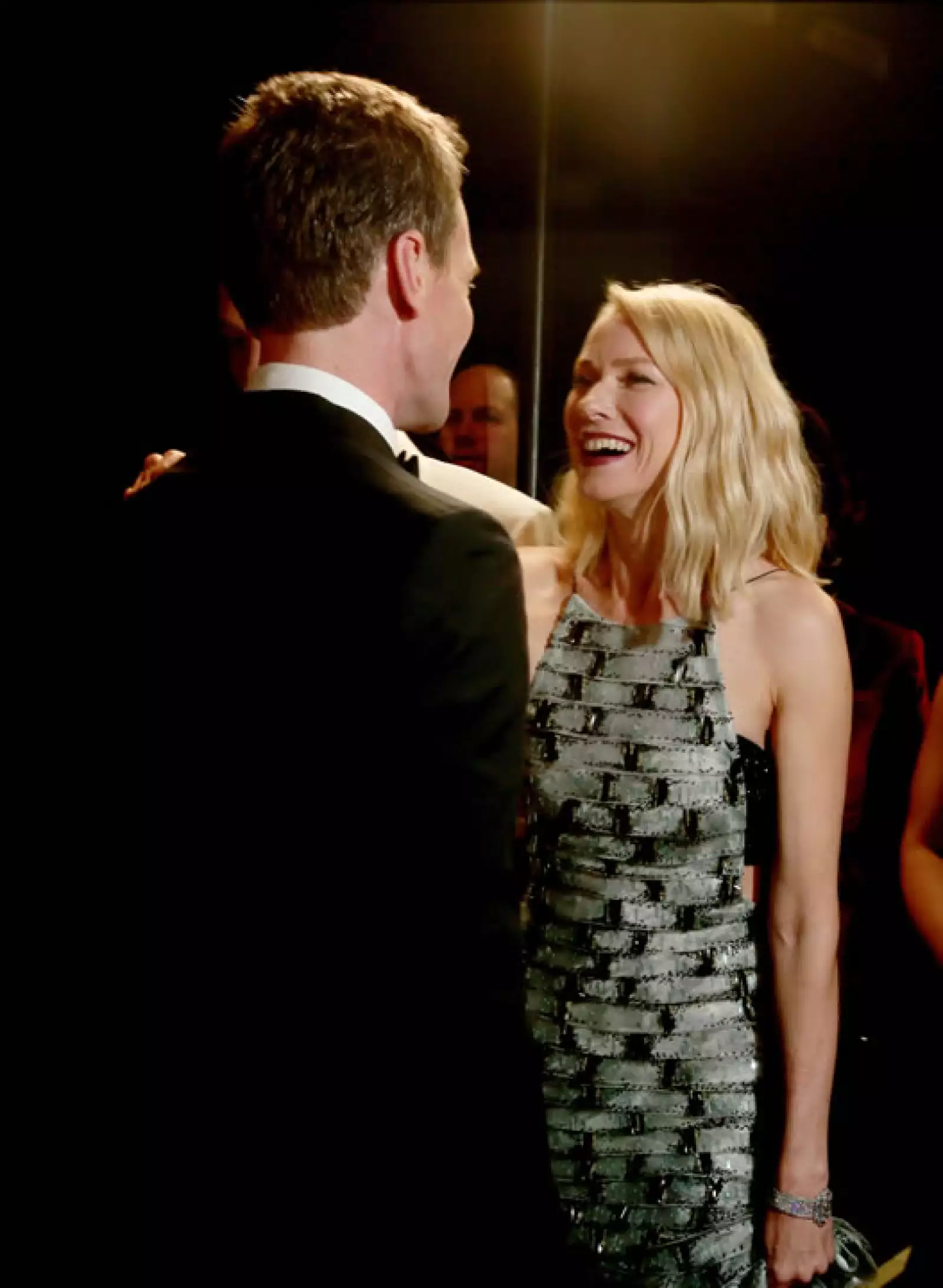 Naomi Watts en un happy moment con Neil Patrick Harris.