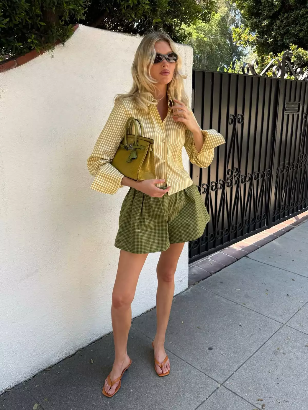 Elsa Hosk flips de tacon.jpg