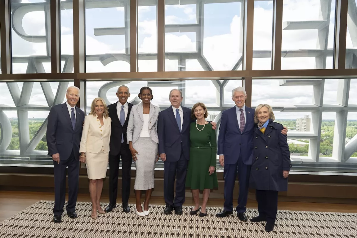 Barack Obama inaugura el Centro Presidencial Obama en Chicago y reune a expresidentes de EU, líderes mundiales y celebridades de Hollywood y de la música