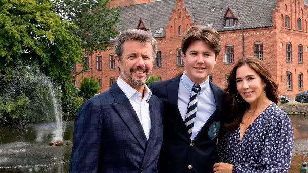 Príncipes Federico y Mary de Dinamarca con su hijo Christian