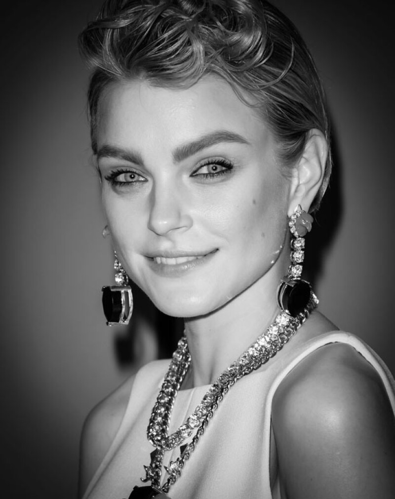 Jessica sobresale por sus encantadores ojos.