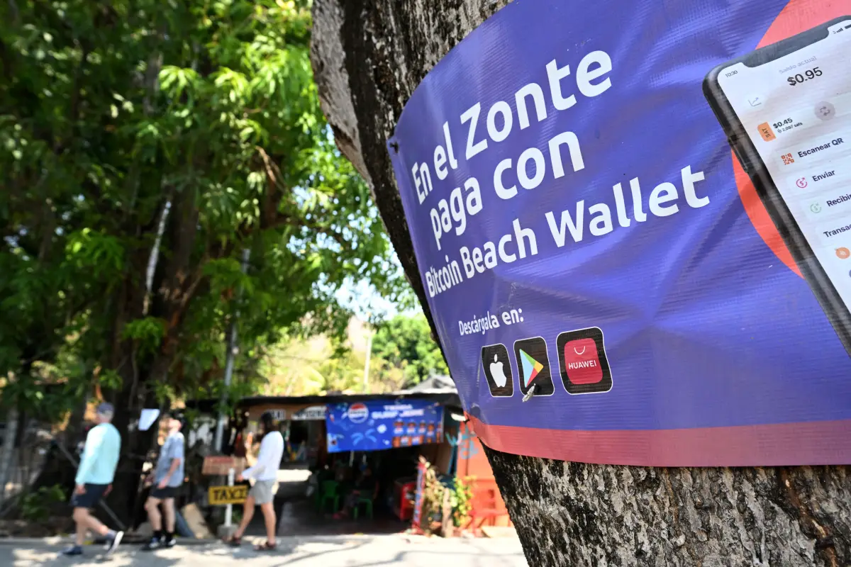 En esta playa de El Salvador usan bitcoin incluso antes de Bukele