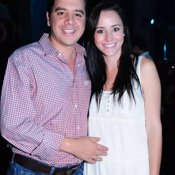 Salvador González,Jennyfer Serur