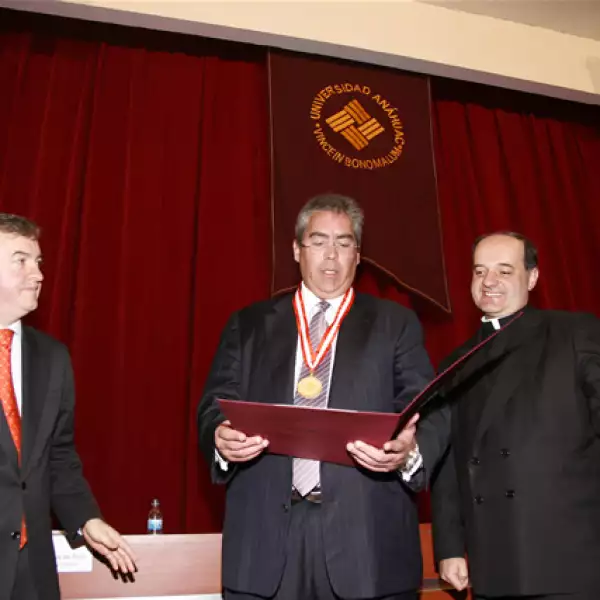 Medalla Anáhuac  a José Antonio Alonso