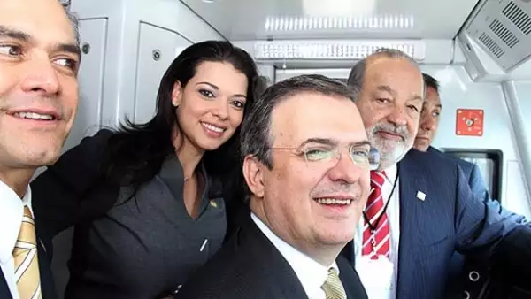El actual Jefe de Gobierno del Distrito Federal viajó junto al presidente de la República y el empresario Carlos Slim en la nueva línea del Metro.