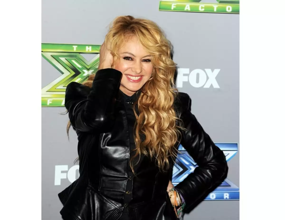 Paulina Rubio describió a su hijo como un pequeño "parlanchín".