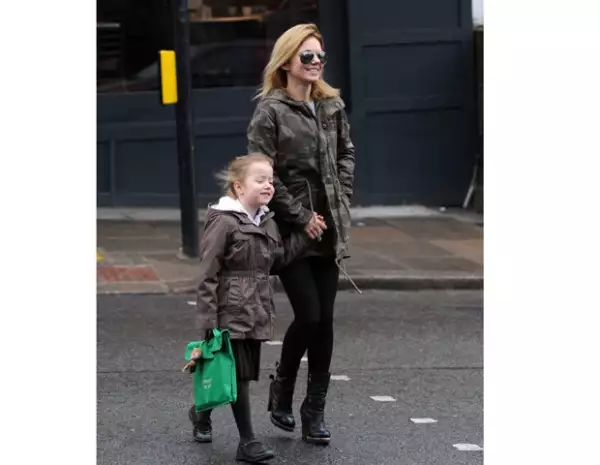 La ex Spice Girl suele salir a parques a divertirse con su hija.