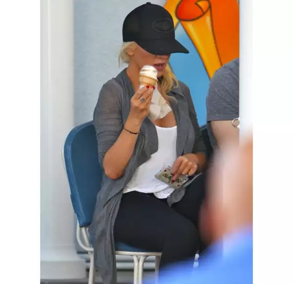 Aunque sólo tiene unos meses, el embarazo de la cantante ya se nota.