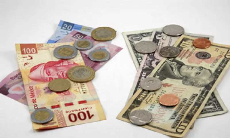 La debilidad del peso se debe a la expectativa de que la Fed eleve más pronto de lo previsto sus tasas de interés. (Foto: iStock by Getty Images.)
