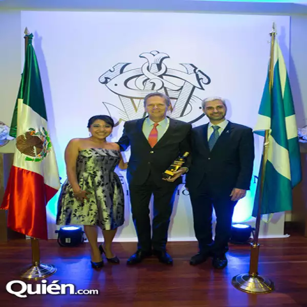 Maite Zerón, Duncan Taylor y Matthieu Guerpillon