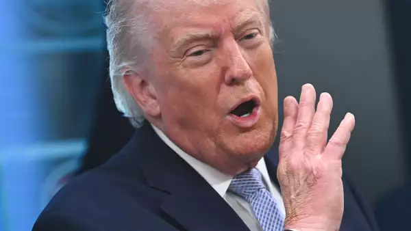 El presidente de los Estados Unidos, Donald Trump, habla sobre el conflicto en Irán en el James S. Brady Press Briefing Room de la Casa Blanca el 6 de abril de 2026, en Washington, DC.